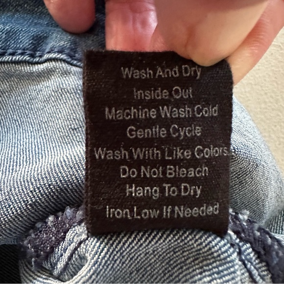 Sweet Wanderer Form Fitting Button Front Frayed Jean Skirt Size Medium. - Picture 10 of 11